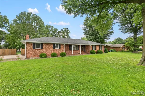 $270,000 | 218 Thomas Drive, Sikeston, MO 63801