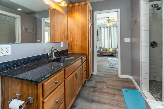 $233,000 | 905 North Granite Street, Marion, IL 62959