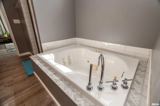 $233,000 | 905 North Granite Street, Marion, IL 62959