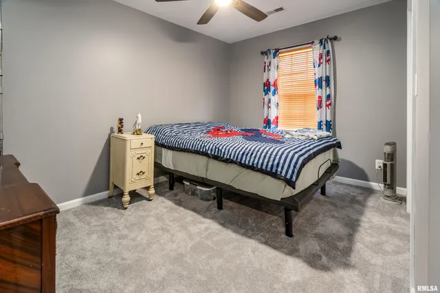 $233,000 | 905 North Granite Street, Marion, IL 62959