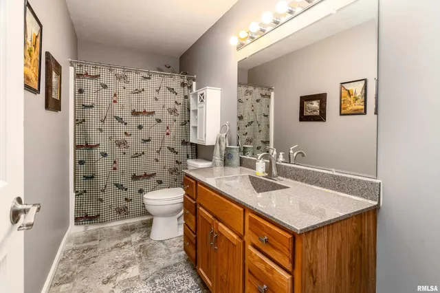 $233,000 | 905 North Granite Street, Marion, IL 62959