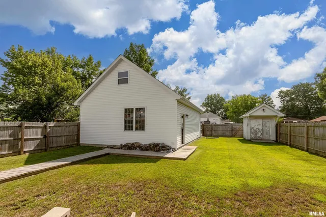 $233,000 | 905 North Granite Street, Marion, IL 62959