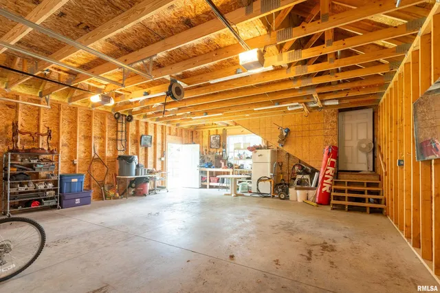 $233,000 | 905 North Granite Street, Marion, IL 62959