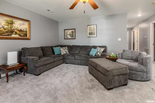 $233,000 | 905 North Granite Street, Marion, IL 62959