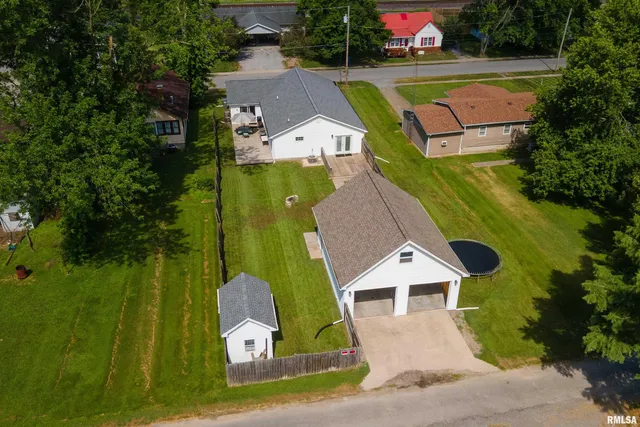 $233,000 | 905 North Granite Street, Marion, IL 62959