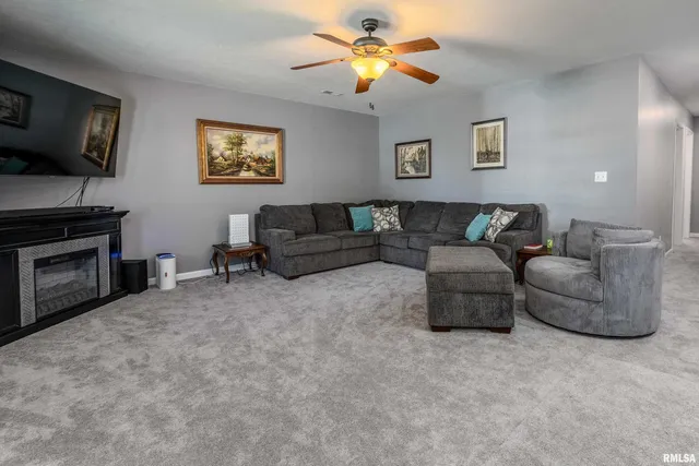 $233,000 | 905 North Granite Street, Marion, IL 62959