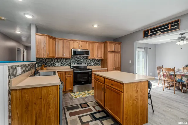 $233,000 | 905 North Granite Street, Marion, IL 62959