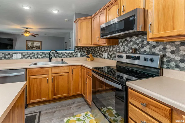 $233,000 | 905 North Granite Street, Marion, IL 62959