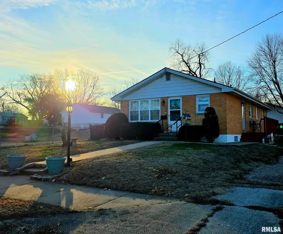 $135,000 | 1620 Cedar Street, Quincy, IL 62301