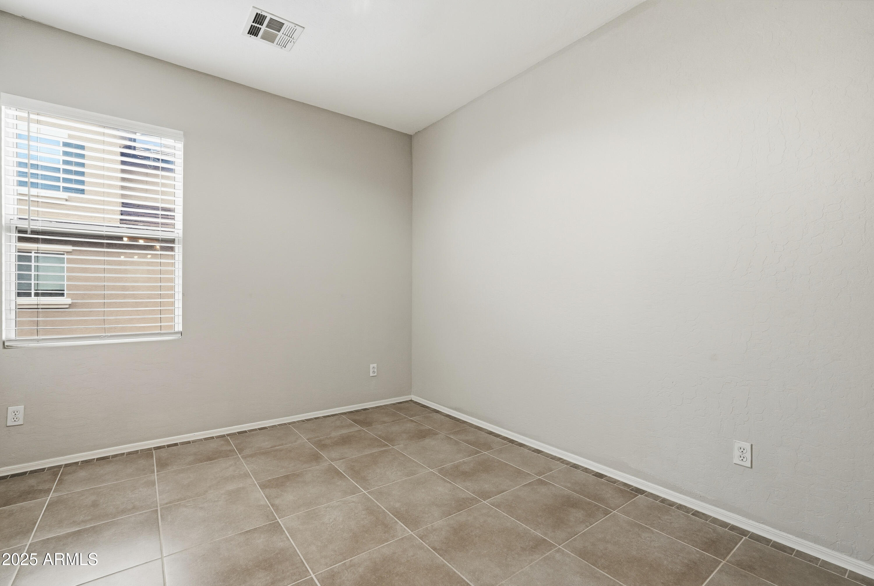 162 West Commerce Court Gilbert, AZ 85233 - Photo 18 of 29 an empty room with a window
