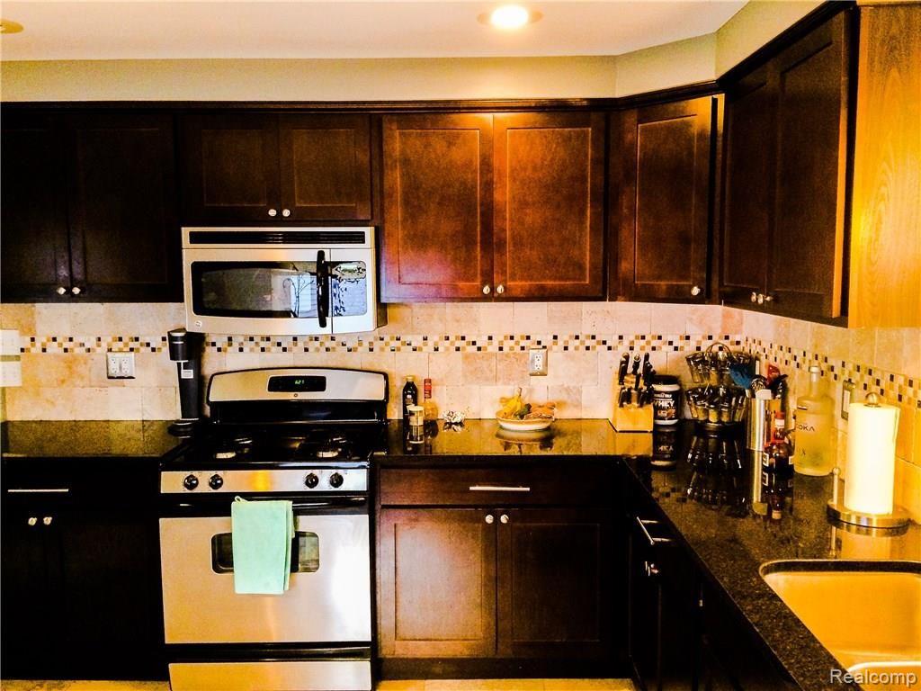 2876 Walsh Drive Rochester, MI 48309 - Photo 6 of 20 image.jpeg