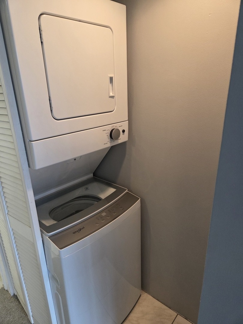 2754 North Hampden Court, Unit 1407 Chicago, IL 60614 - Photo 13 of 23 a utility room with dryer and washer