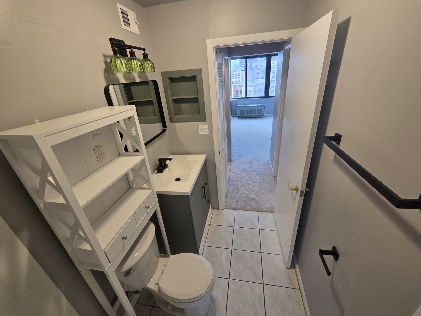 2754 North Hampden Court, Unit 1407 Chicago, IL 60614 - Photo 17 of 23 a bathroom with a toilet and a sink