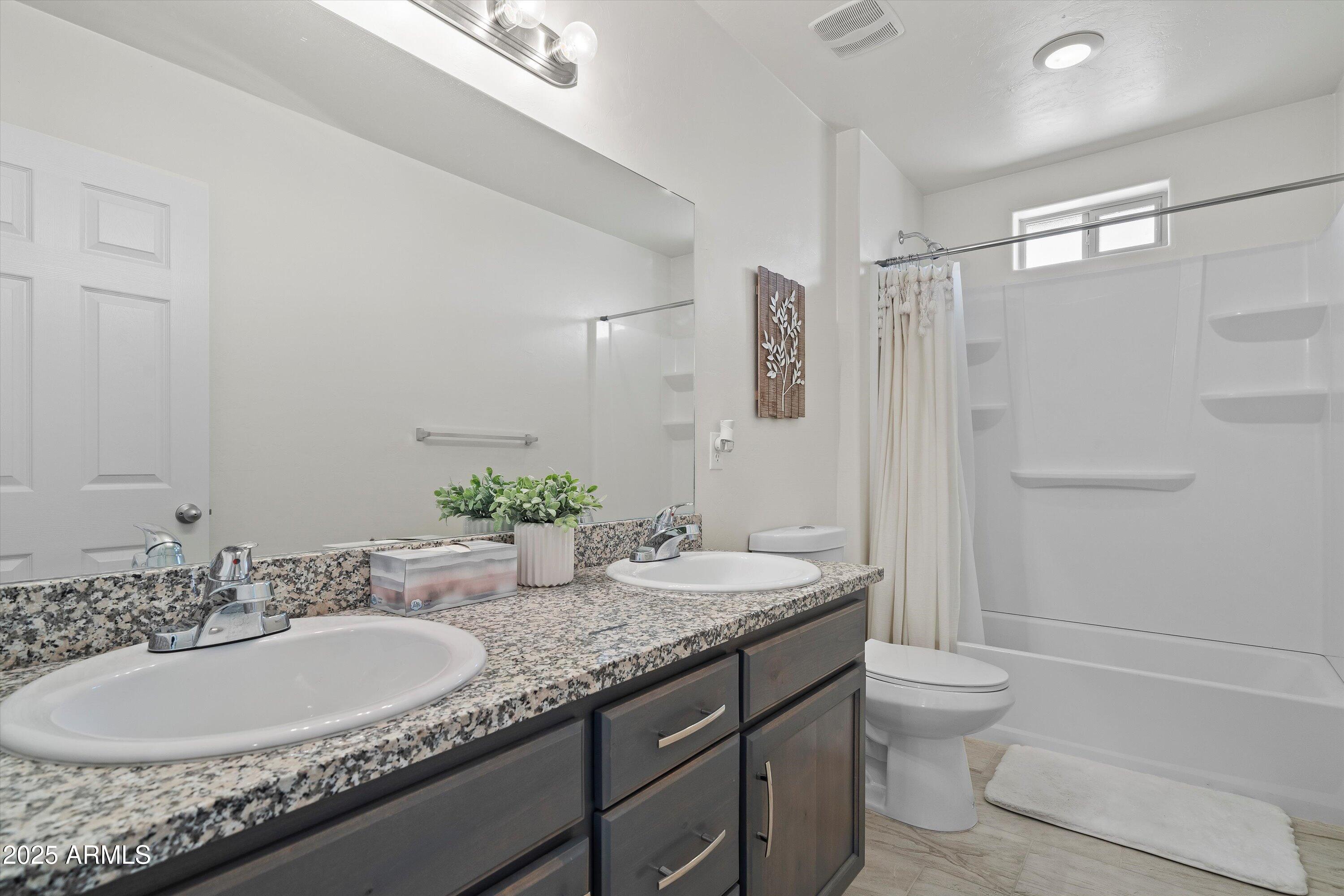 190 Círculo Silva Rio Rico, AZ 85648 - Photo 13 of 28 17-Bathroom