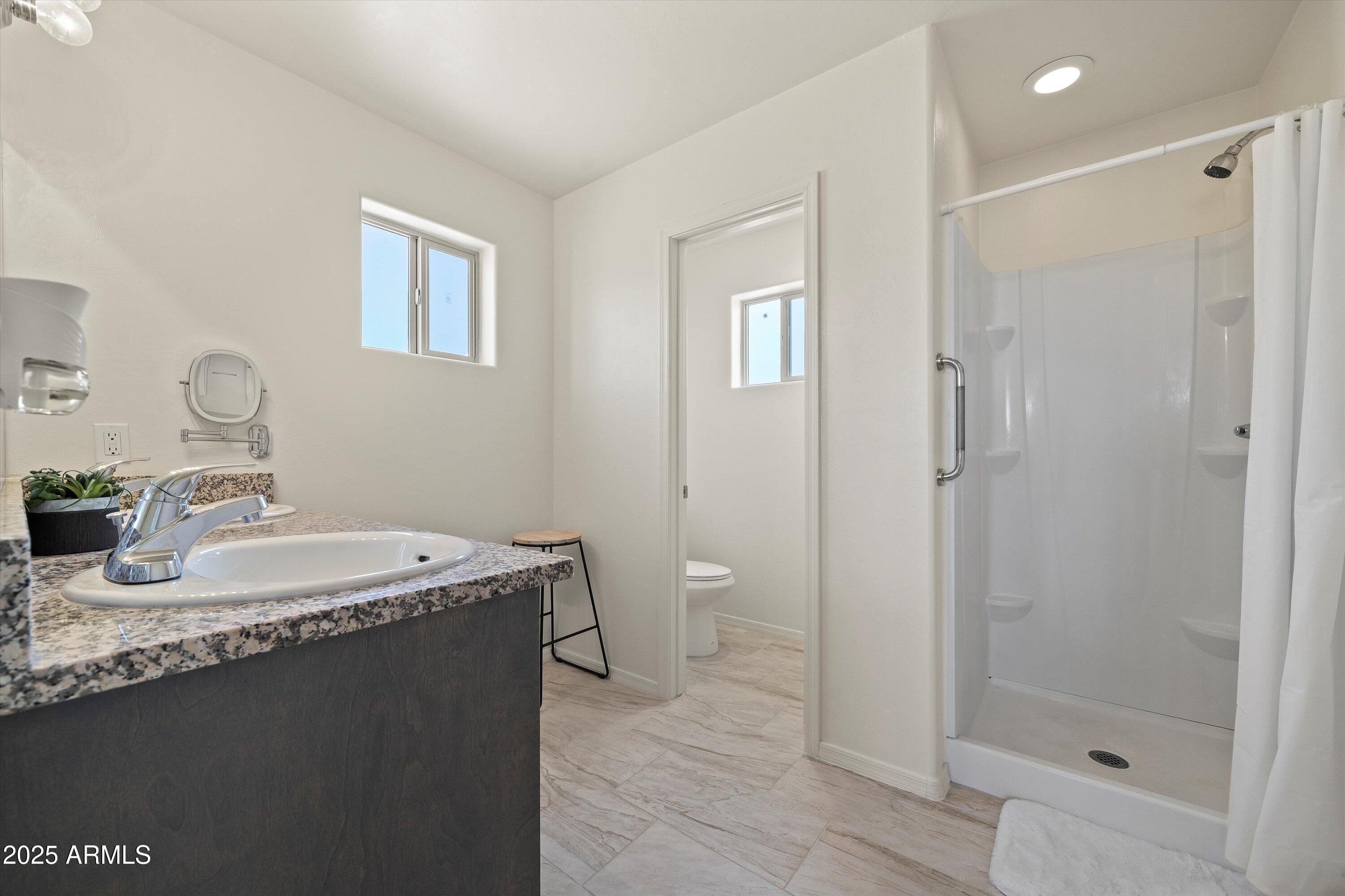 190 Círculo Silva Rio Rico, AZ 85648 - Photo 17 of 28 23-Primary Bathroom