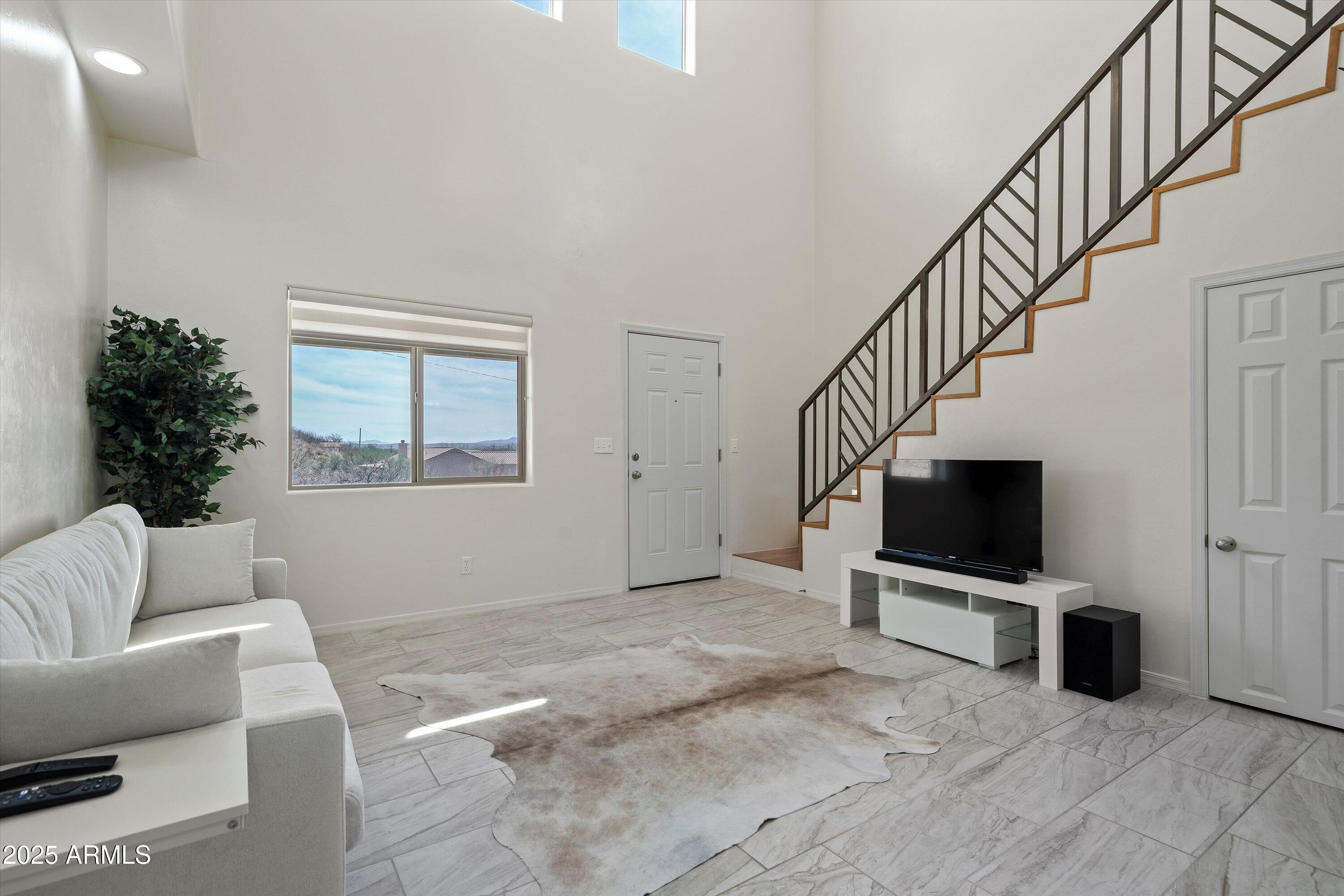 190 Círculo Silva Rio Rico, AZ 85648 - Photo 4 of 28 06-Living Area