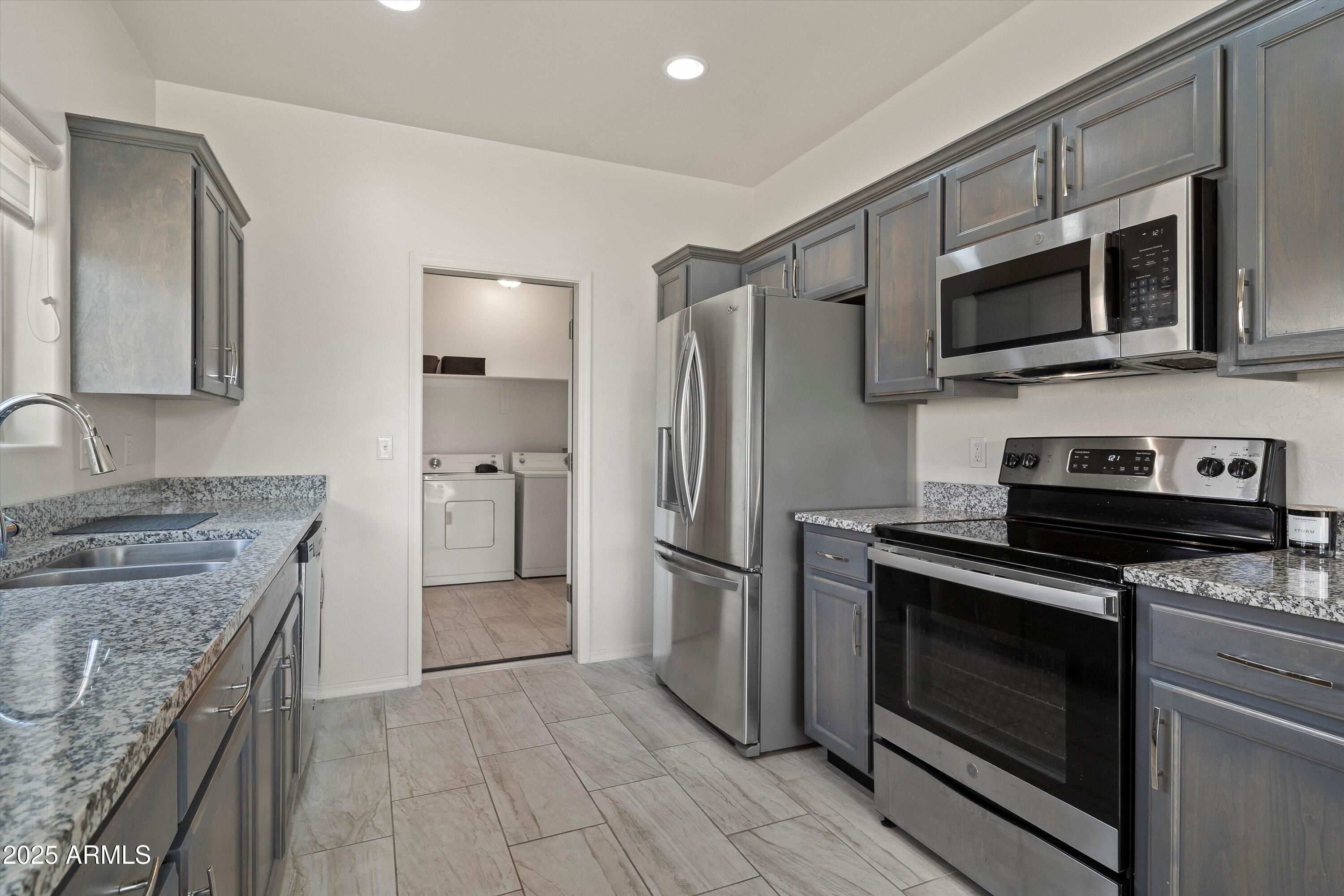 190 Círculo Silva Rio Rico, AZ 85648 - Photo 8 of 28 11-Kitchen