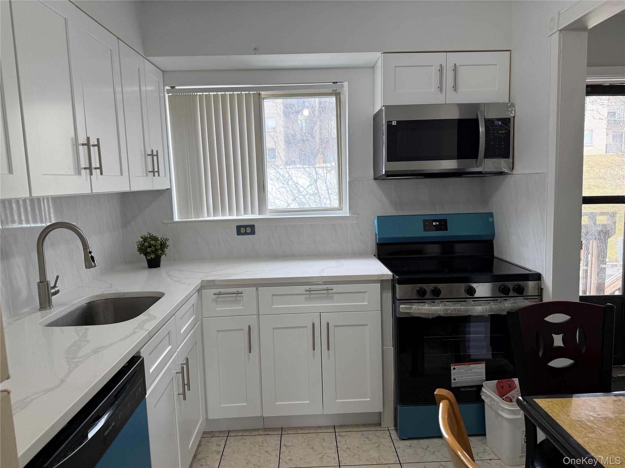 26 Cooper Road, Unit 811 Poughkeepsie, NY 12603 - Photo 5 of 25 Recently updated Kitchen