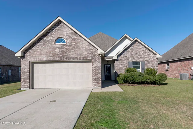$2,100 | 132 Timber Edge Drive, Youngsville, LA 70592