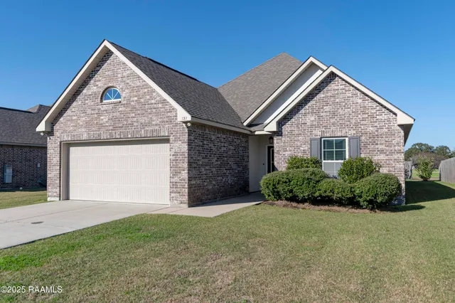 $2,100 | 132 Timber Edge Drive, Youngsville, LA 70592