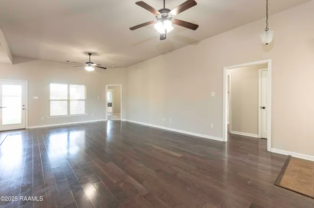 $2,100 | 132 Timber Edge Drive, Youngsville, LA 70592