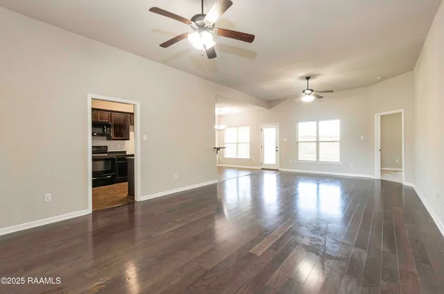 $2,100 | 132 Timber Edge Drive, Youngsville, LA 70592