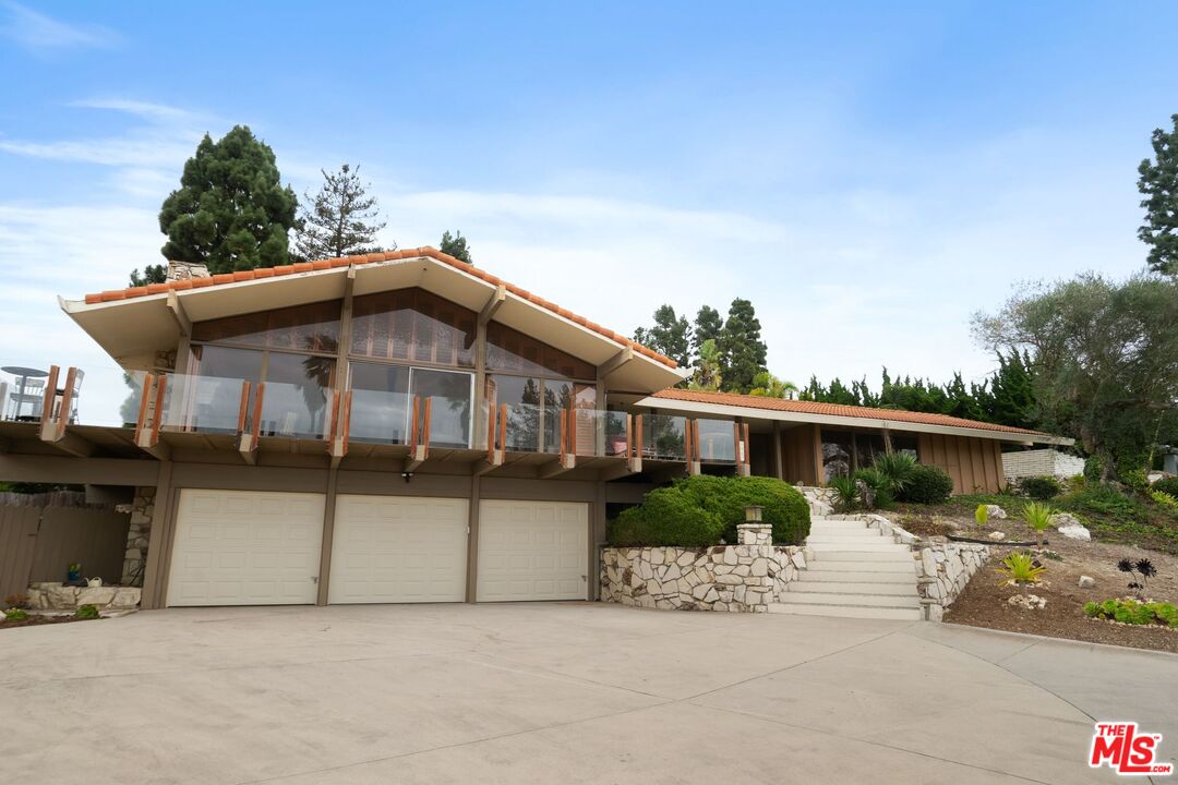 6847 Crest Road Rancho Palos Verdes, CA 90275 - Photo 2 of 42