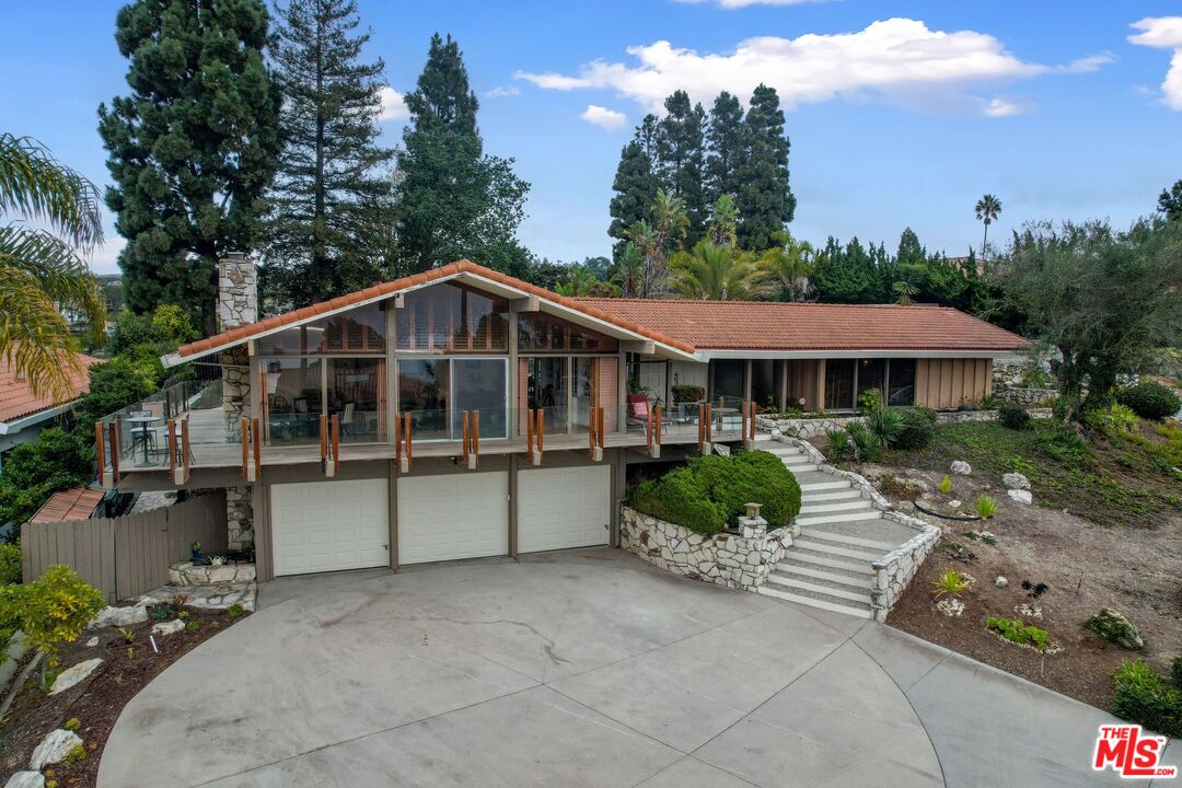 6847 Crest Road Rancho Palos Verdes, CA 90275 - Photo 3 of 42