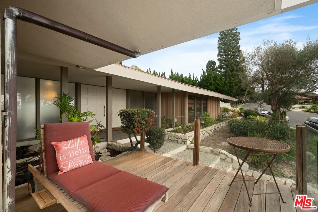 6847 Crest Road Rancho Palos Verdes, CA 90275 - Photo 5 of 42