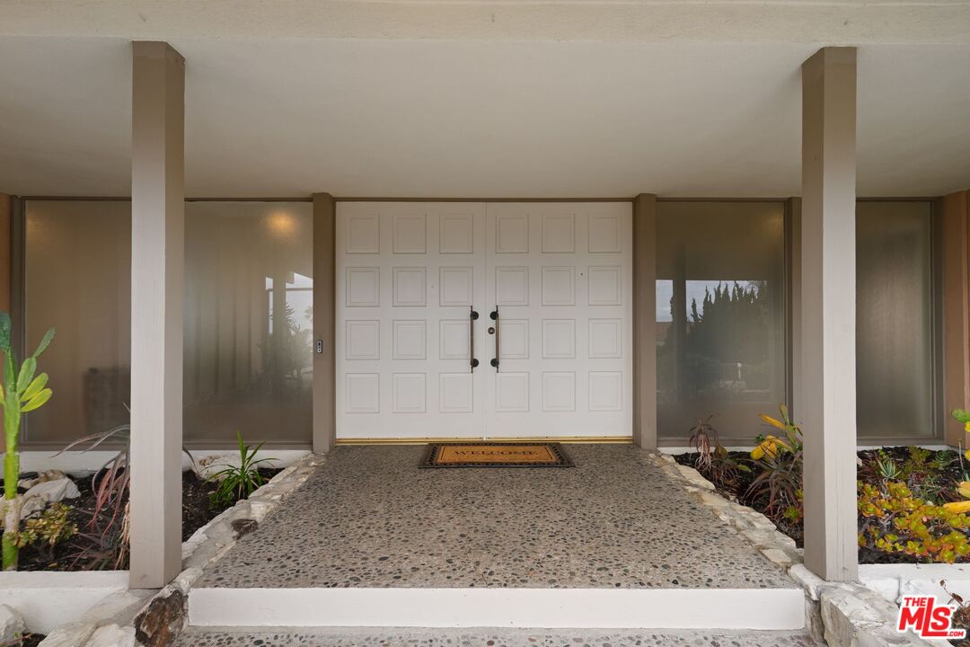 6847 Crest Road Rancho Palos Verdes, CA 90275 - Photo 6 of 42