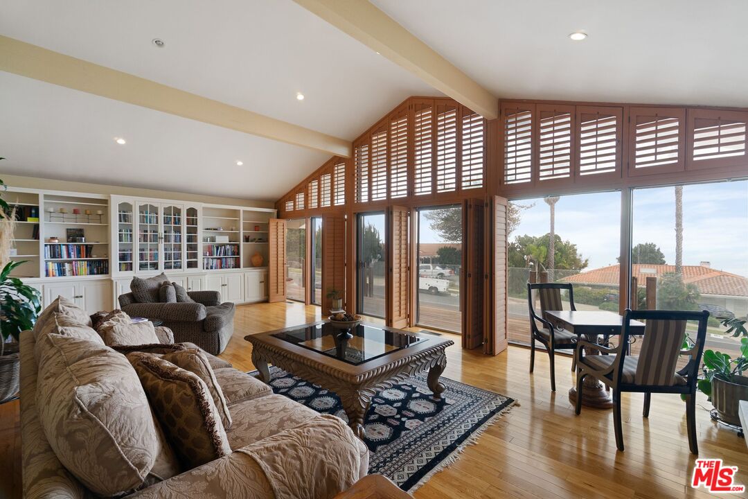 6847 Crest Road Rancho Palos Verdes, CA 90275 - Photo 10 of 42