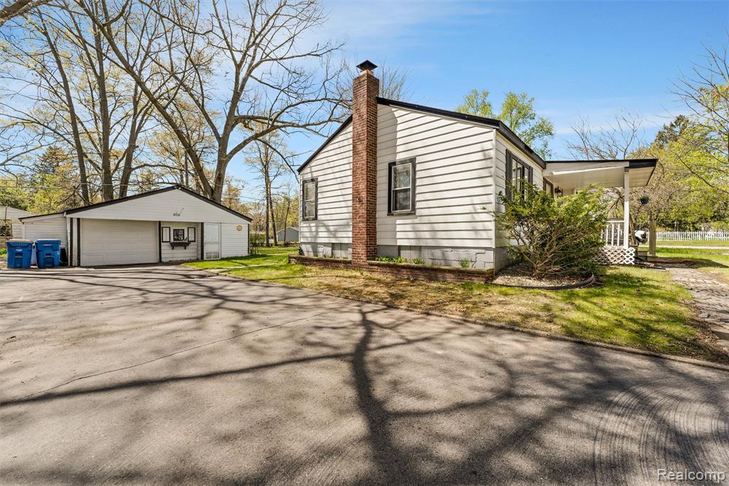 5711 Crescent Road Waterford, MI 48327 - Photo 36 of 39 Gallery Image 36