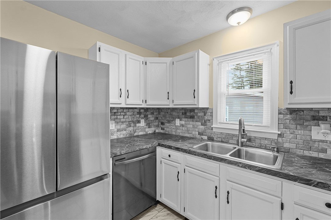 5 Dixie Road Coventry, RI 02816 - Photo 8 of 37