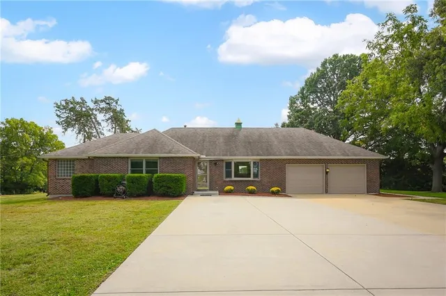 $1,195,000 | 3385 West 183rd Street, Stilwell, KS 66085