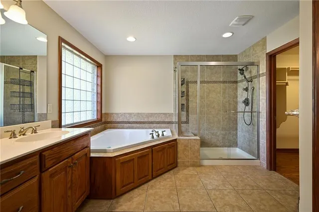 $1,195,000 | 3385 West 183rd Street, Stilwell, KS 66085