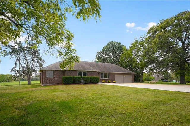 $1,195,000 | 3385 West 183rd Street, Stilwell, KS 66085