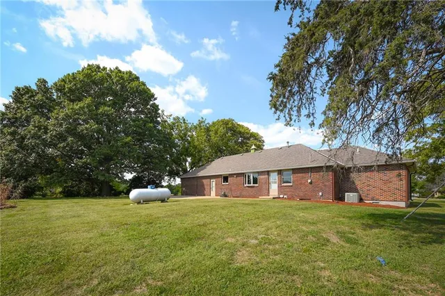 $1,195,000 | 3385 West 183rd Street, Stilwell, KS 66085