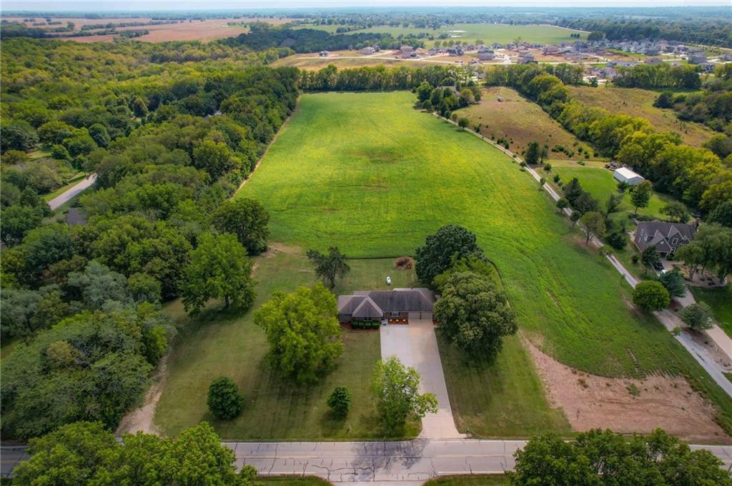 3385 West 183rd Street Stilwell, KS 66085 - Photo 7 of 37