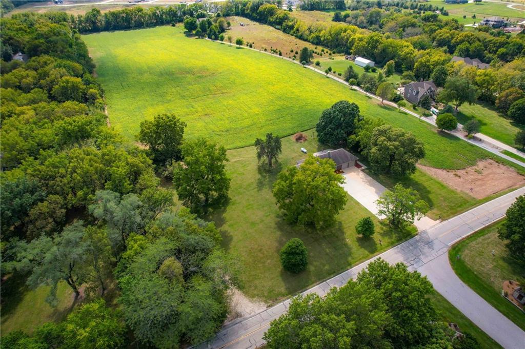 3385 West 183rd Street Stilwell, KS 66085 - Photo 9 of 37