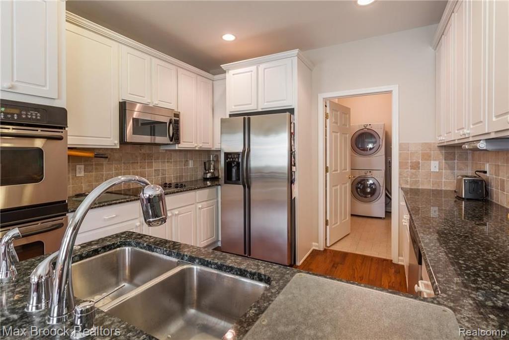 2280 Creek Bend Rochester Hills, MI 48309 - Photo 20 of 35