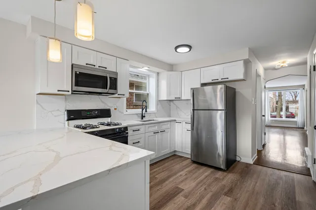 $2,900 | 1723 West 75th Place, Chicago, IL 60620