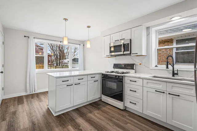 $2,900 | 1723 West 75th Place, Chicago, IL 60620