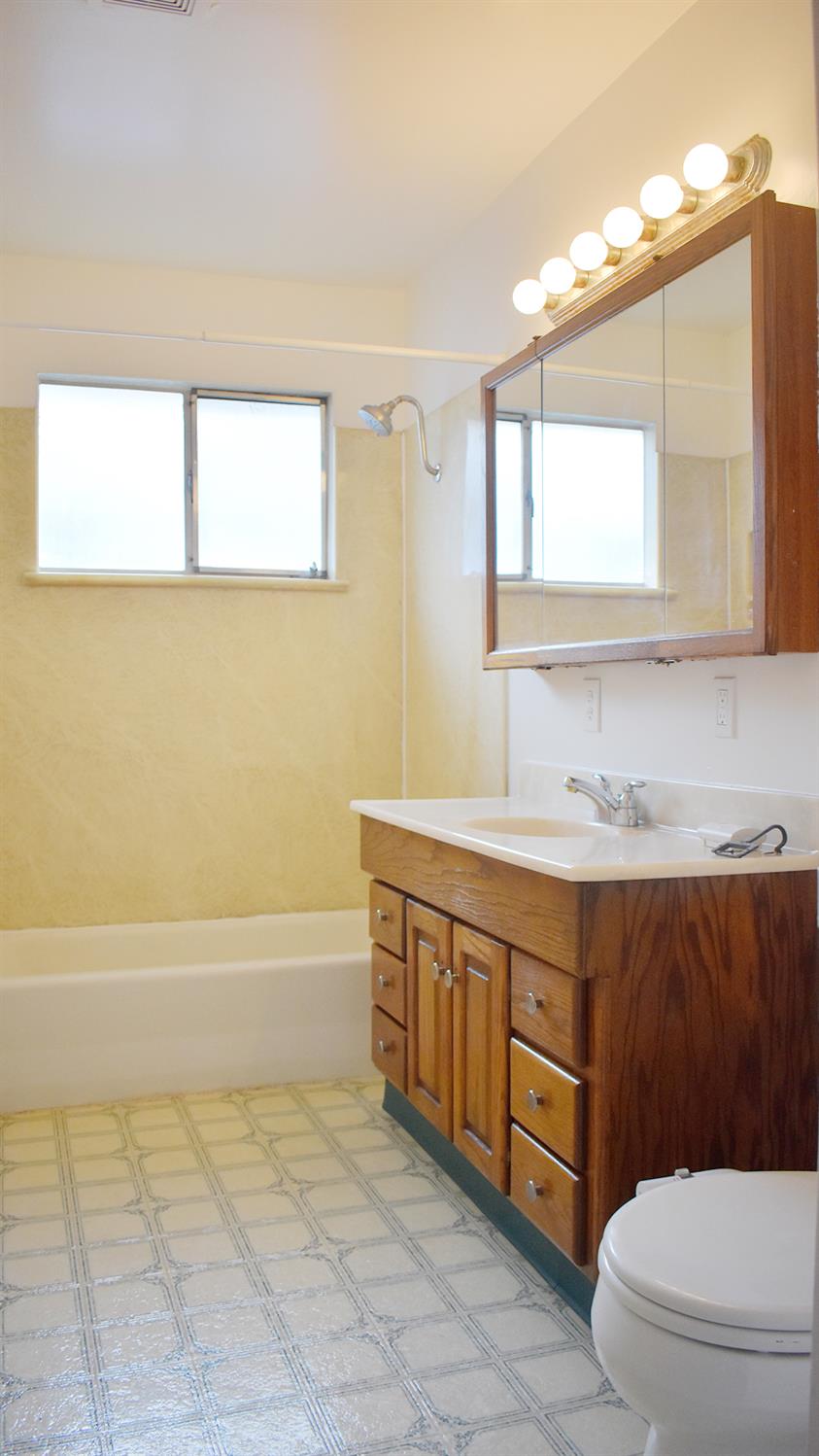 2925 Oxford Way Stockton, CA 95204 - Photo 14 of 24