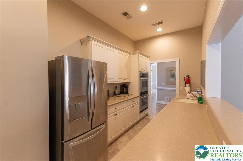 560 Quaker Ridge Terrace Easton, PA 18042 - Photo 35 of 40 Clubhouse Kitchen