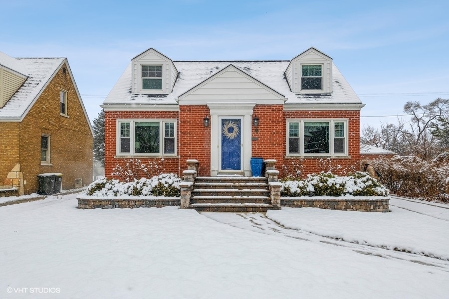 130 Northgate Road Riverside, IL 60546 - Photo 1 of 18 a front view of a house with a yard