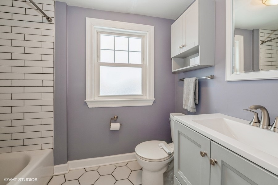 130 Northgate Road Riverside, IL 60546 - Photo 11 of 18 a bathroom with a sink a toilet and mirror