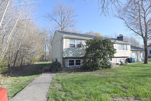 $1,200 | 12 Sunnyside Avenue, Unit 1, Rutland, MA 01543