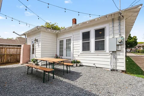 $609,000 | 1118 Peddie Street, Houston, TX 77009