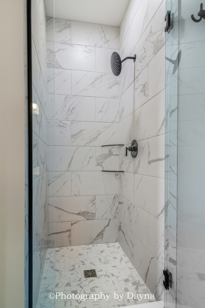 392 White Hawk Way Manteno, IL 60950 - Photo 14 of 25 a bathroom with a shower