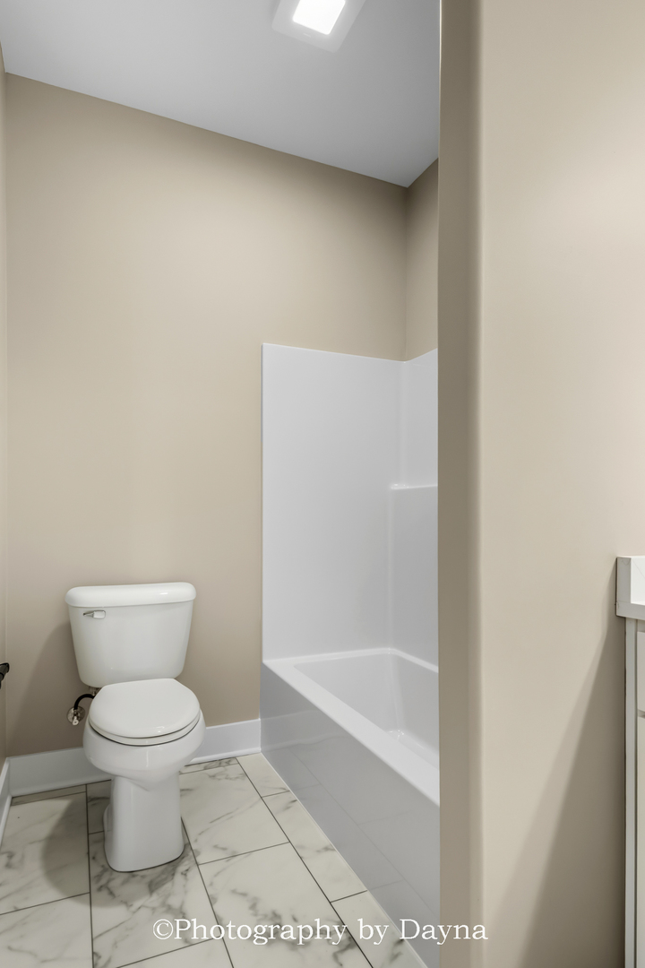 392 White Hawk Way Manteno, IL 60950 - Photo 20 of 25 a bathroom with a toilet and a bathtub